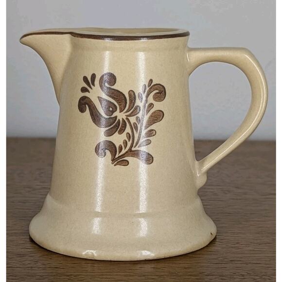 Vintage Pfaltzgraff Village Stoneware Beige Brown Creamer Pitcher USA 6 - 24 - Picture 1 of 11